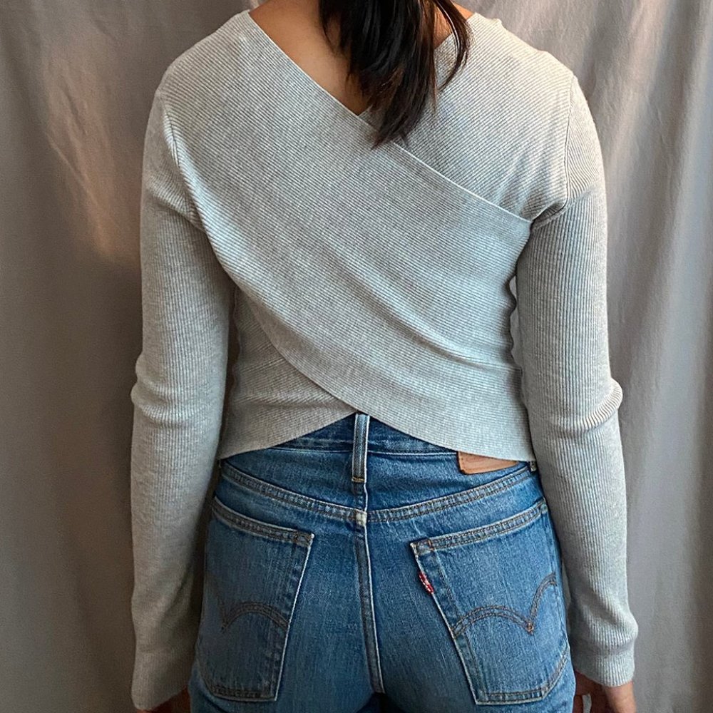 Which We Want Crossback Sweater in Grey Size M - Picture 3 of 6